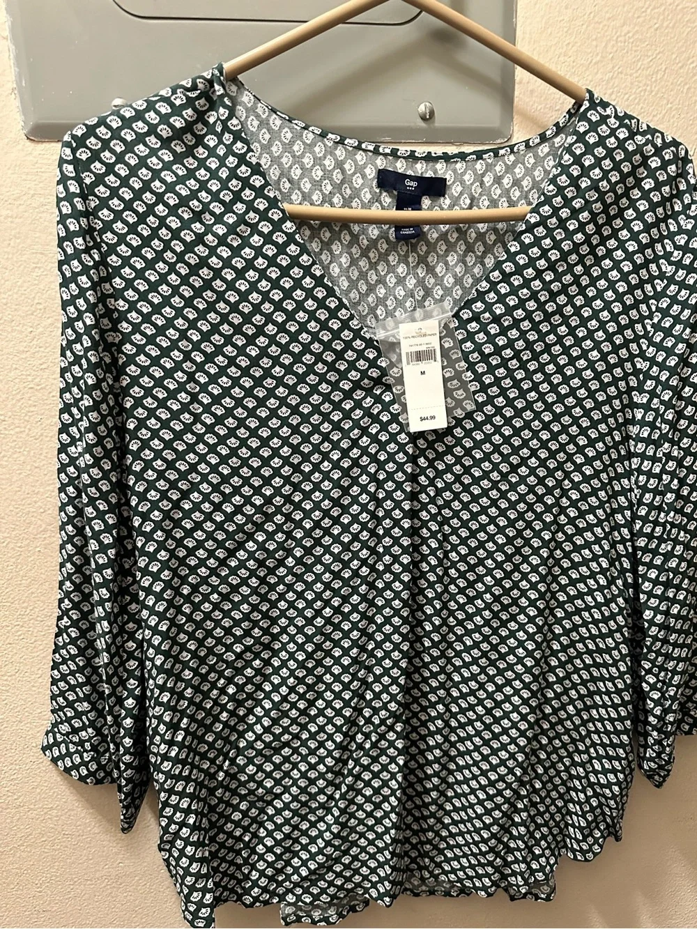 Gap Women's Green Printed V-Neck Blouse - medium